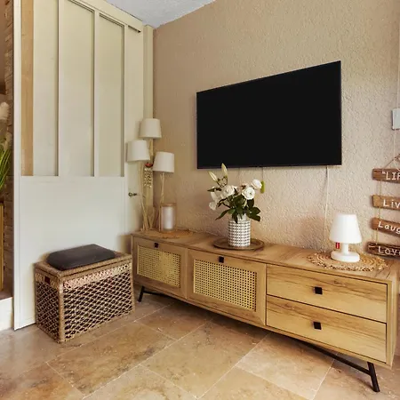 Domaine De La Corniche Apartment *